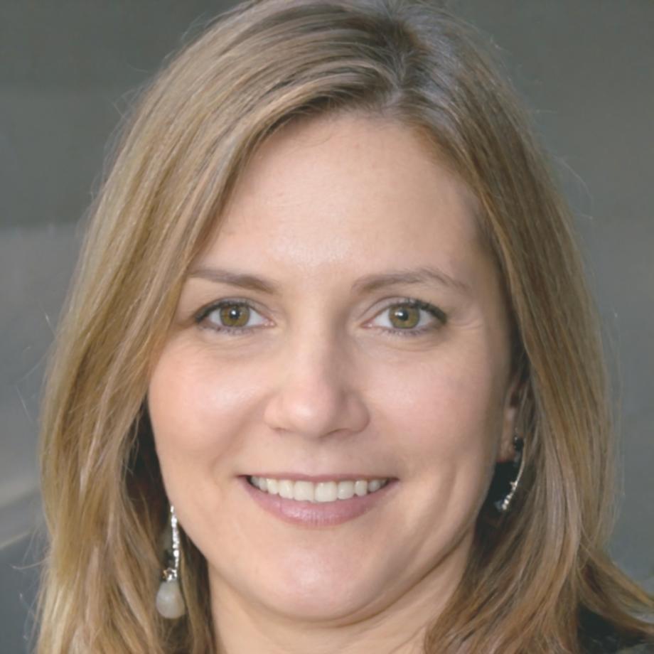 Esperanza Valmonte, Directora de Estrategia Financiera